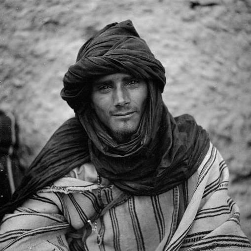 Bani: Homme des Aït Oussa portant le chèche.