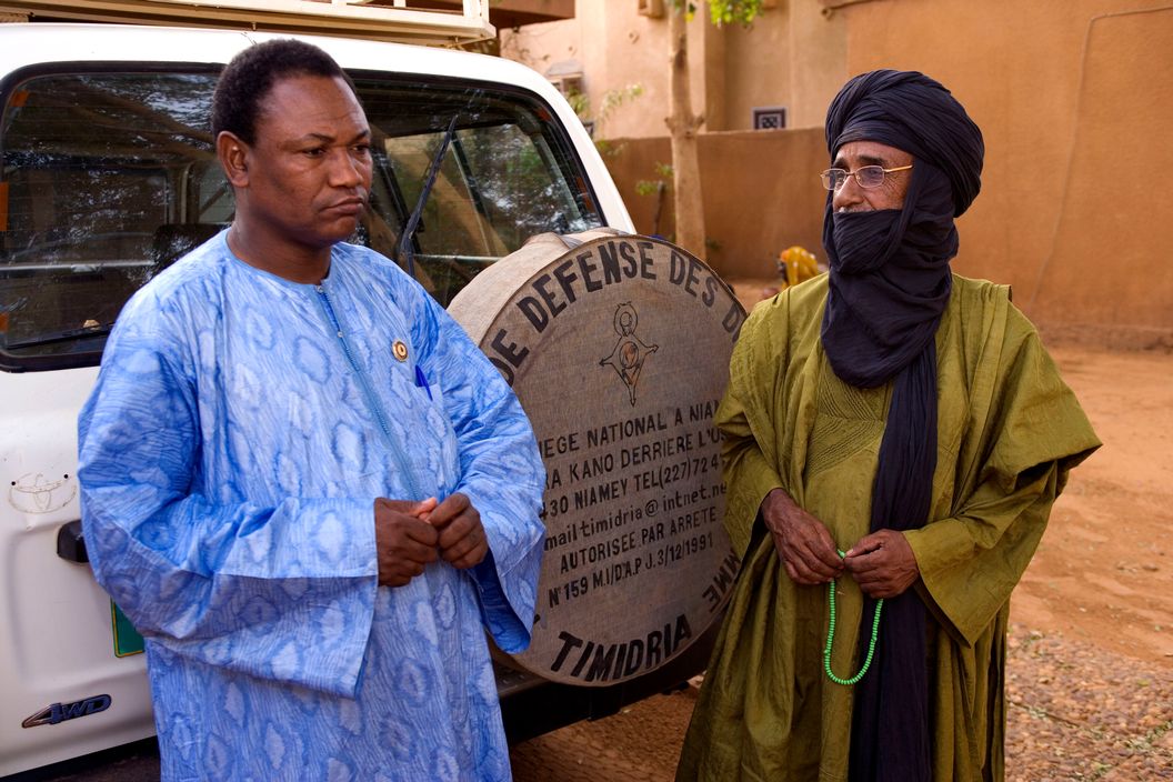 NIGER. Niamey. Director of Association Timidria, Weila Ilguilas, negotiates ending slavery with Tuareg chieftan Amadou Habi who denounces relatives. 2005.